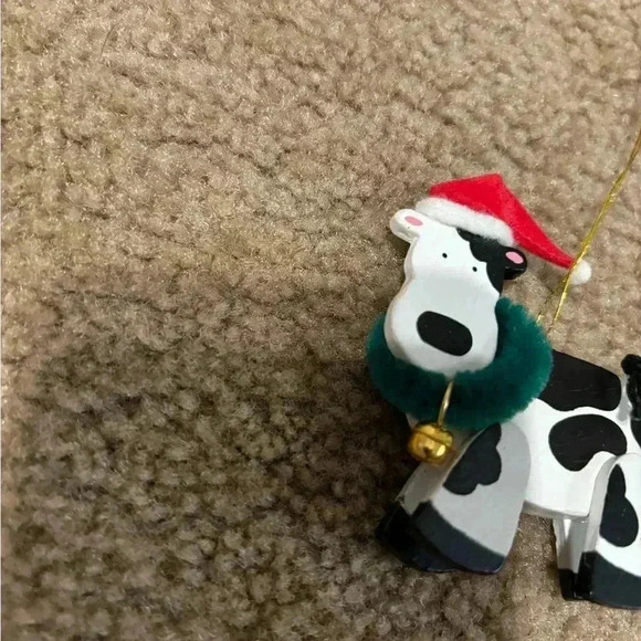 Vintage Avon Christmas Ornament- Holly Jolly Cow With Wreath And Bell Roughly 3” - Picture 4 of 6